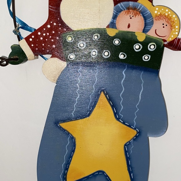 Folk art. Cottagecore. Santa on a mitt door hanger.  Beautifully painted. - Picture 6 of 6